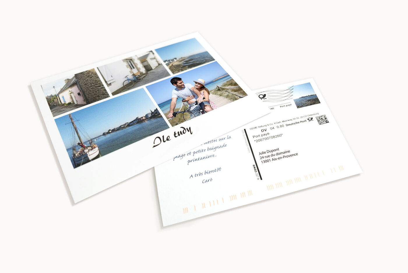 Carte postale avec des images de moments de vacances, y compris un couple à vélo et un port.