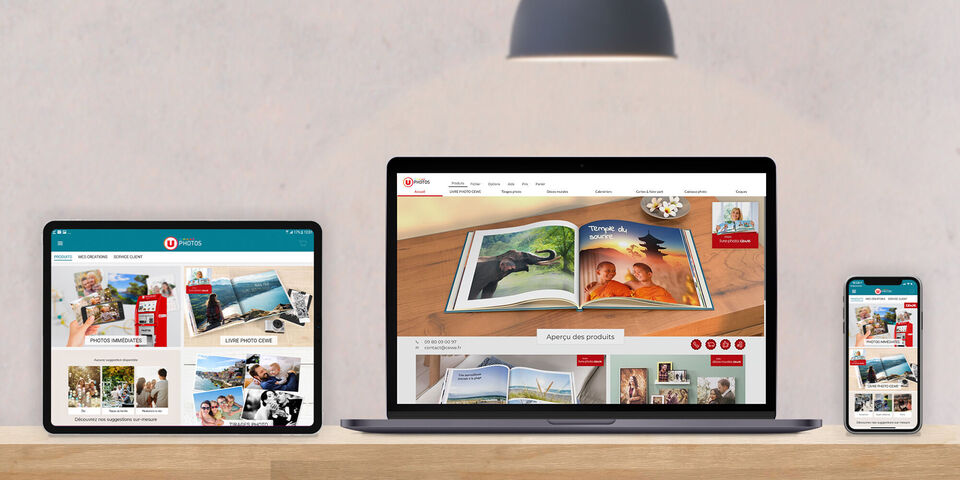 Affichage du site CEWE PHOTO BOOK sur un portable, une tablette et un smartphone avec photos et produits.