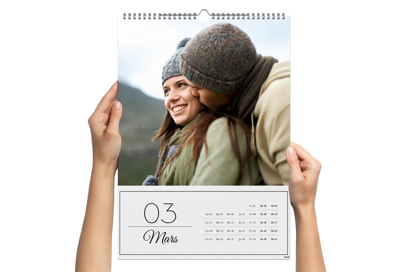 Calendrier mural A3 Portrait tenu entre les mains