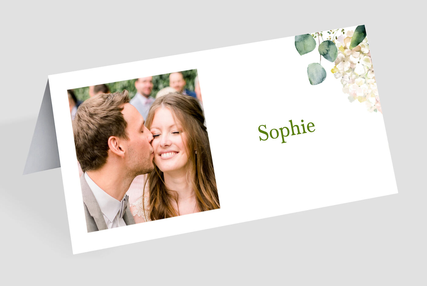 Carte élégante avec design floral et le nom Sophie.