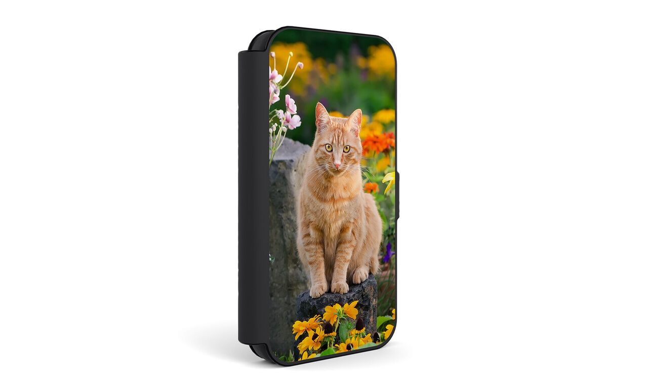 Housse personnalisée avec rabat vue de face avec un chat roux entouré de fleurs