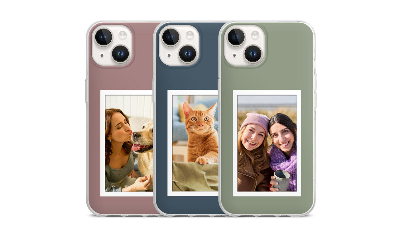 Trois coques de téléphone en rose, bleu et vert avec des photos individuelles et une fenêtre photo