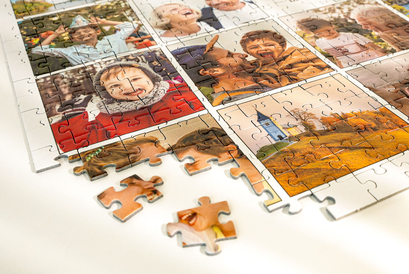 Puzzle coloré avec des images de personnes joyeuses et de paysages.