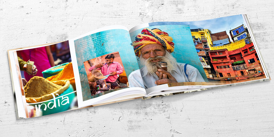 Pages colorées d'un album photo ouvert avec des motifs indiens.