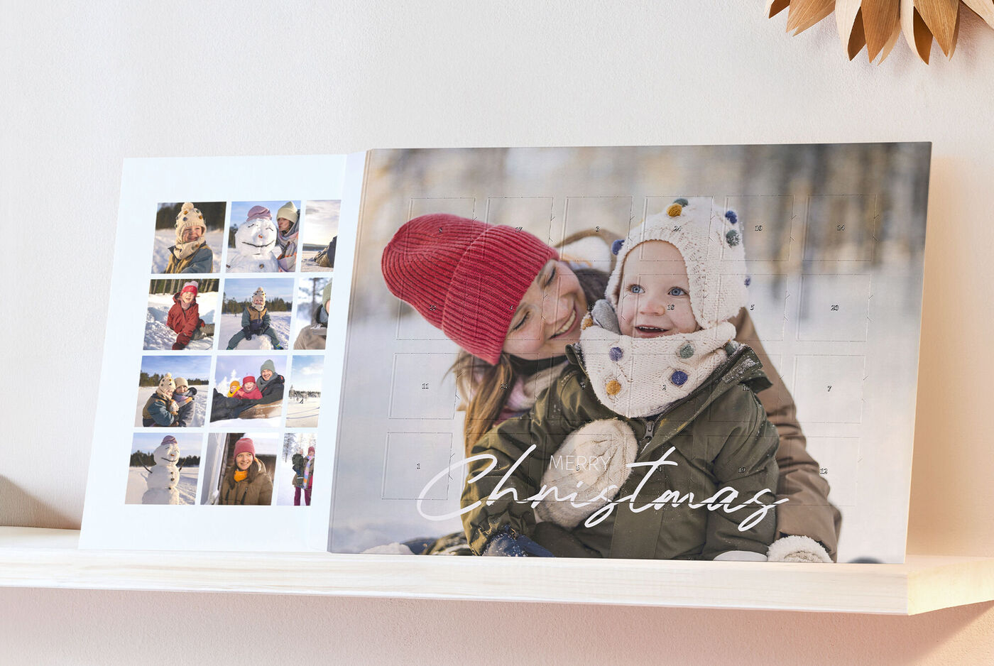 Photo d'une maman et son enfant sur un calendrier de l'Avent poster pêle-mêle
