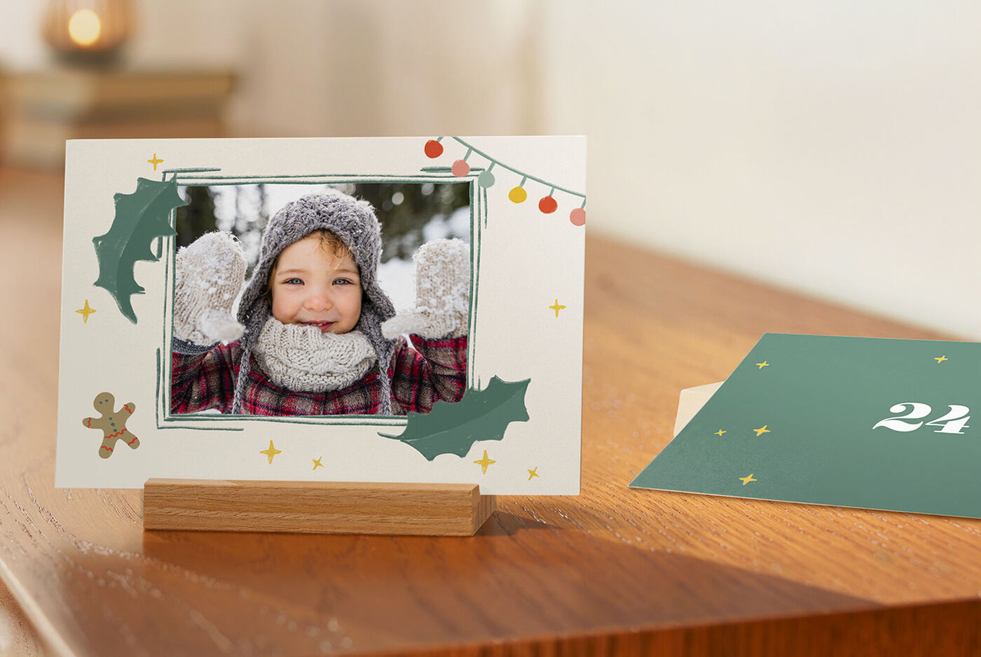 Photo d'un enfant en hiver sur un calendrier de l'Avent photo avec support bois