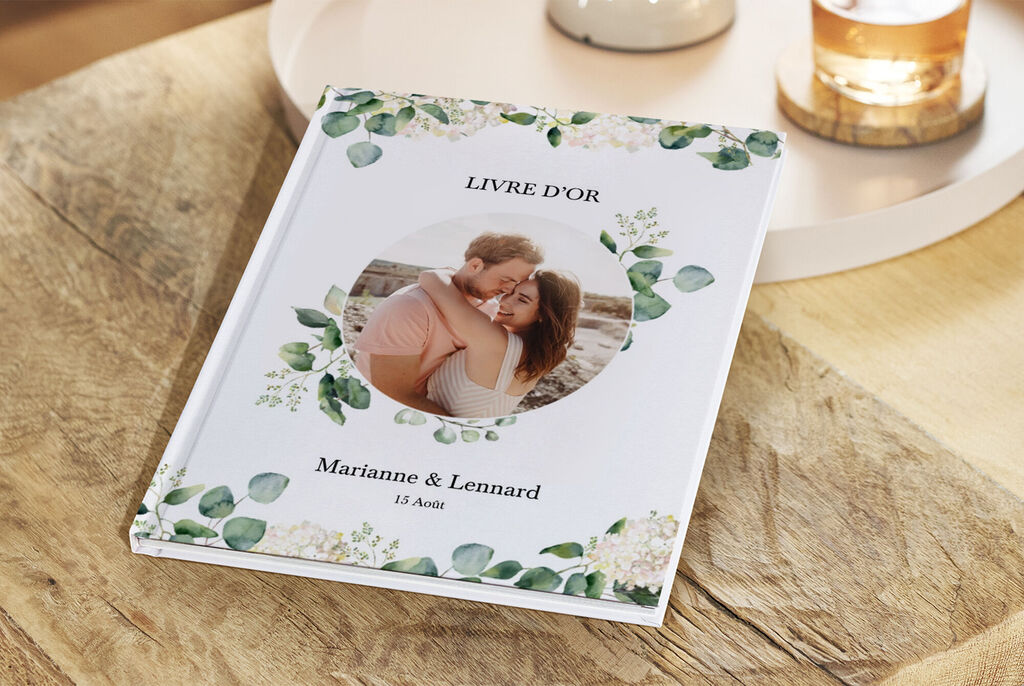 Un magnifique livre photo personnalisé avec un design botanique.