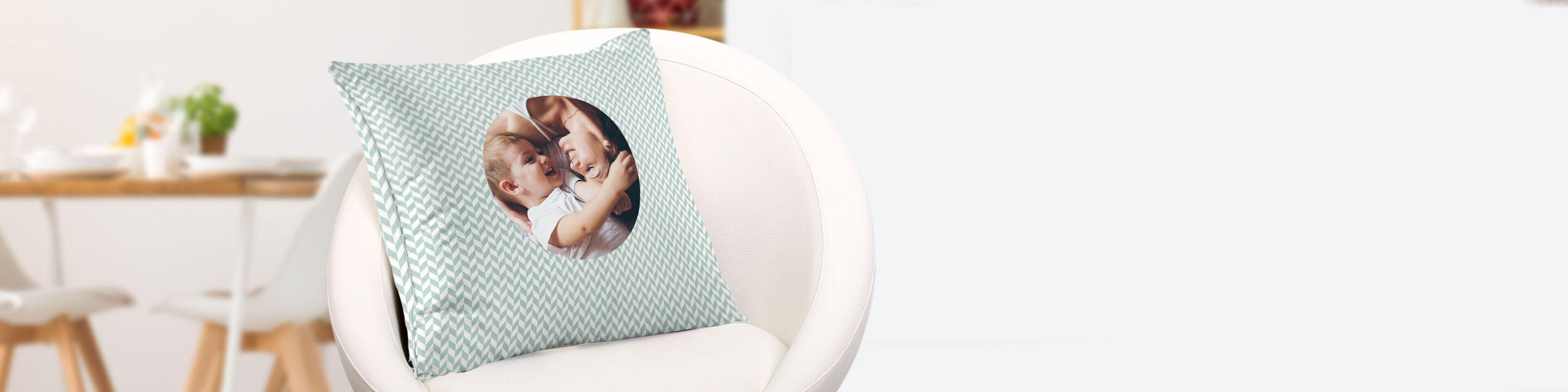 Coussin avec photo ronde d'un enfant souriant