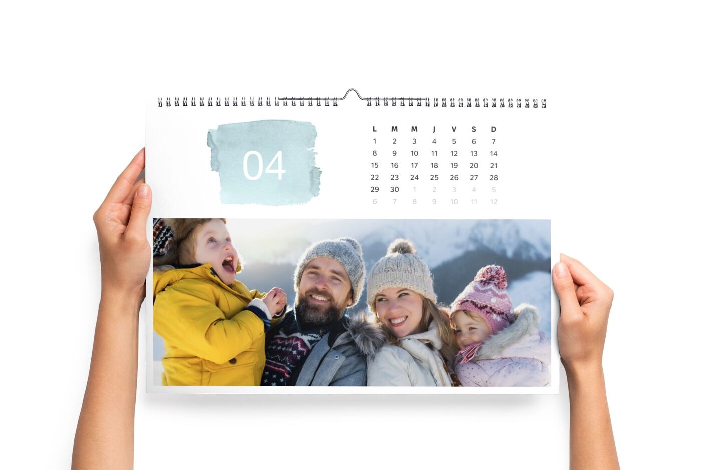 Calendrier mural A3 Paysage tenu entre les mains