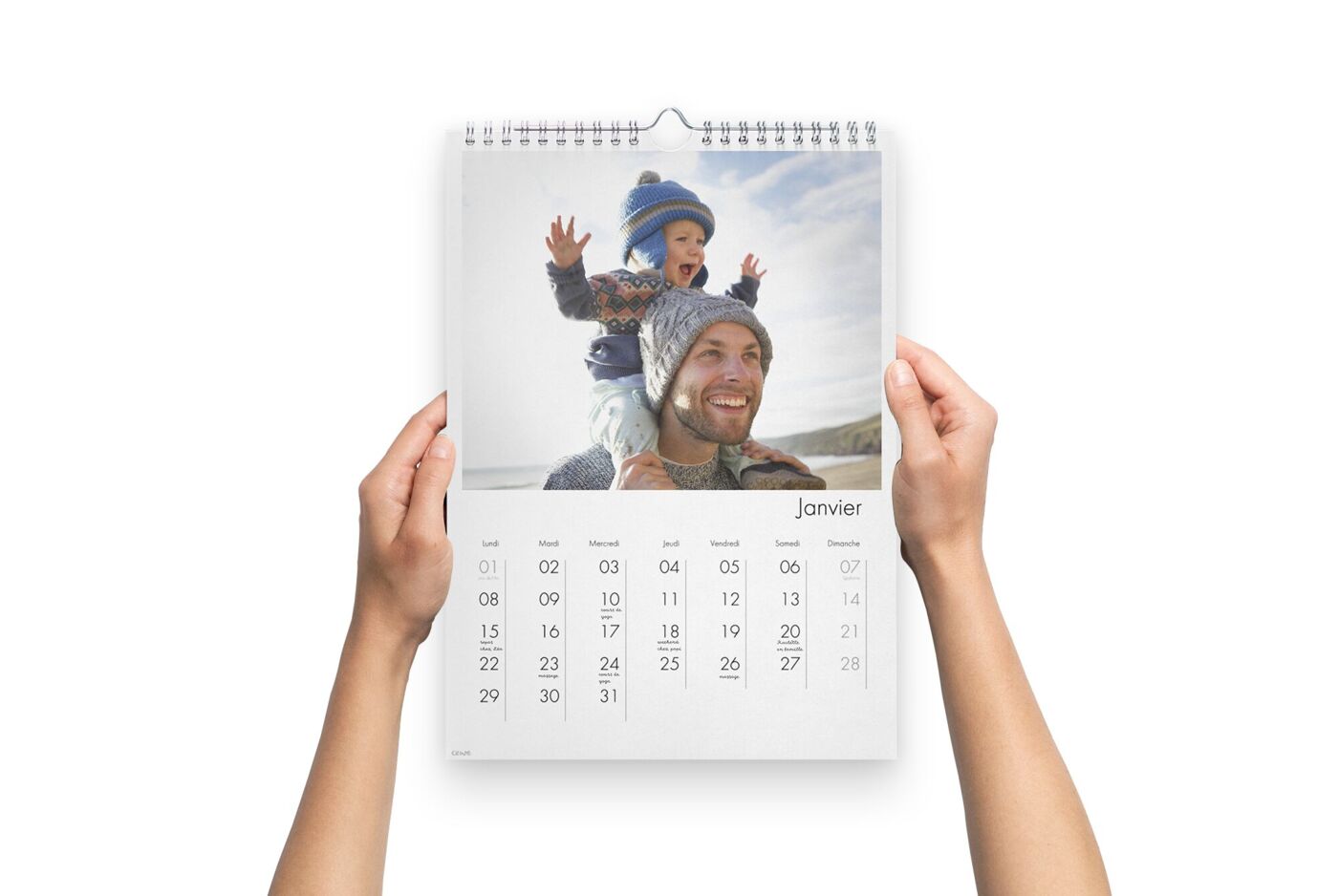 Calendrier A4 Portrait tenu entre les mains