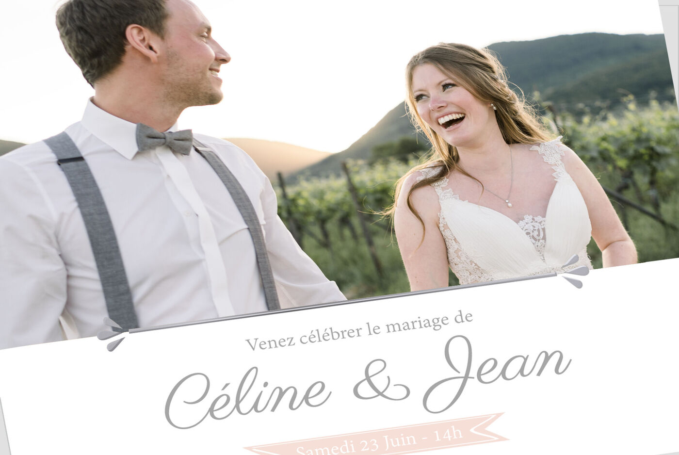 Célébration de mariage de Céline et Jean en plein air, entourés de vignes, couples souriants