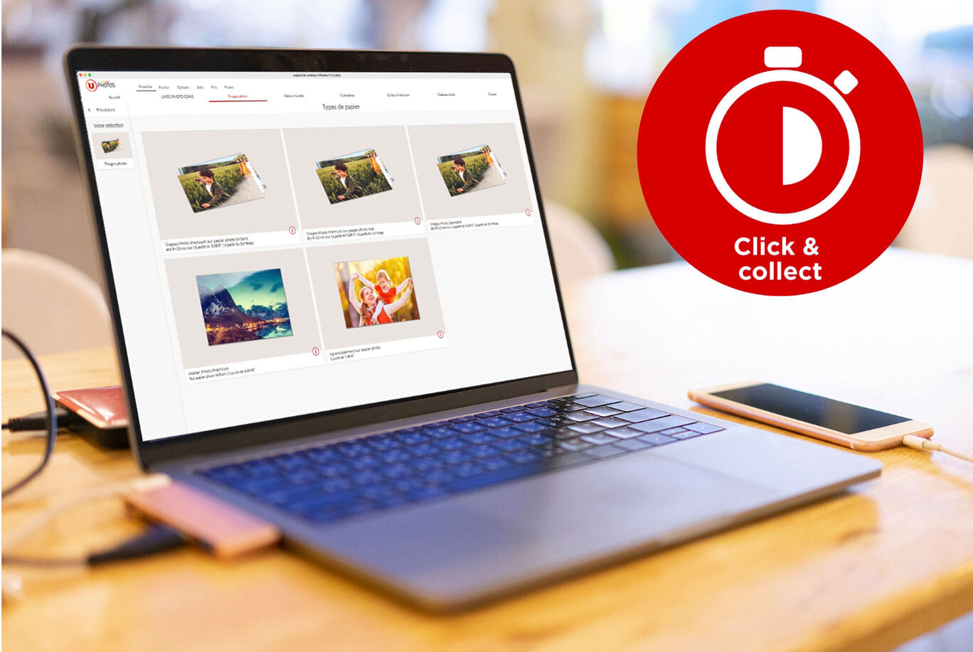 Ordinateur portable sur une table montrant une commande d'album photo avec option Click & Collect