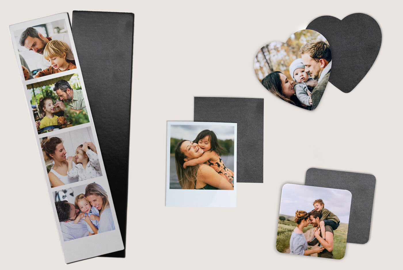 Un collage photo affectueux avec divers moments heureux et deux cadres photo carrés.