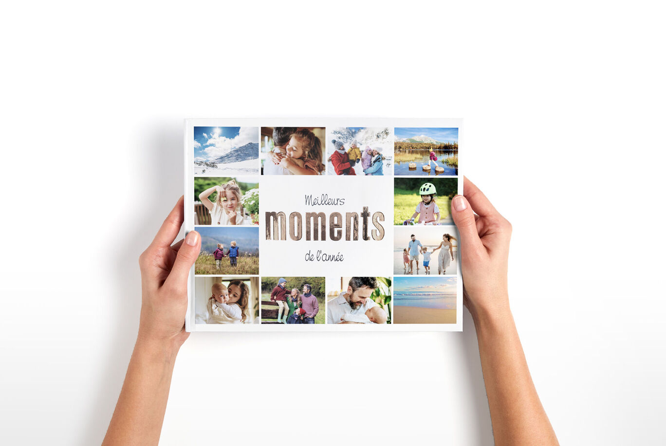 Une personne tient un album photo avec l'inscription "Moments" et différentes photos.