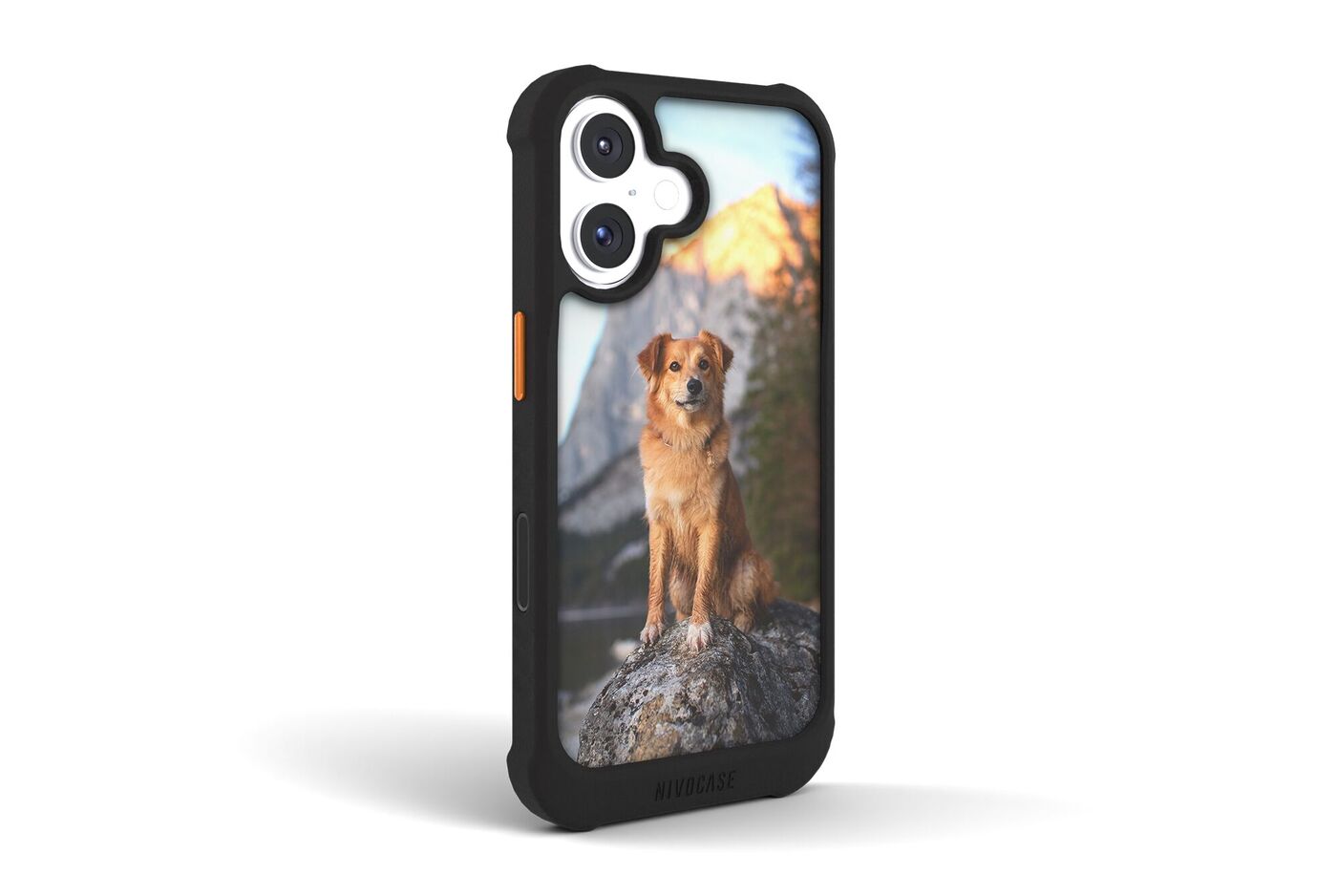 Coque noire renforcée, personnalisée avec un suricate debout dans un paysage naturel lumineux
