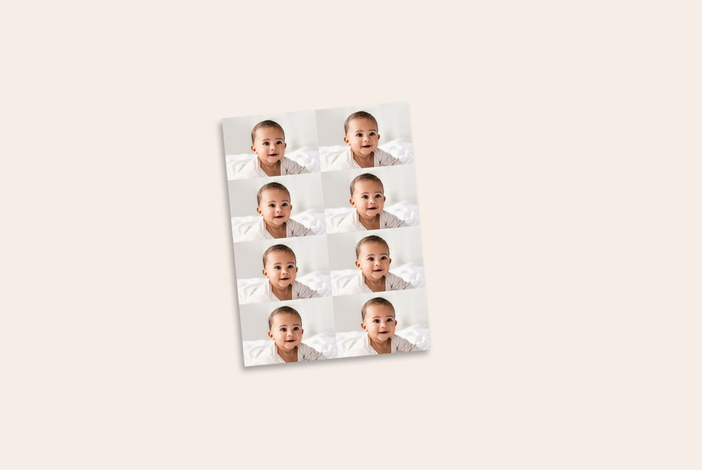 Huit mini-portraits alignés sur une planche