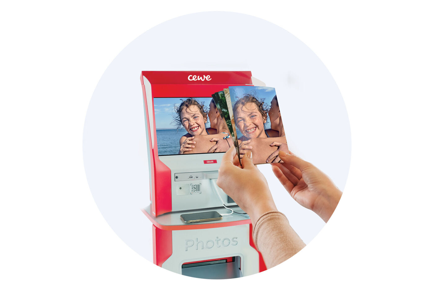 Borne d’impression CEWE utilisée pour commander des tirages en magasin